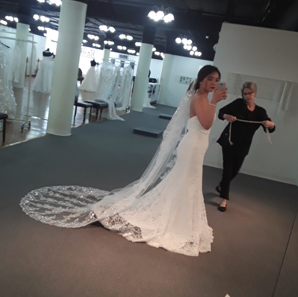 Wedding gown - Picture 3 of 5